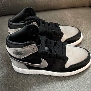 Kids Nike Black and Gray Sneakers High-Top Design